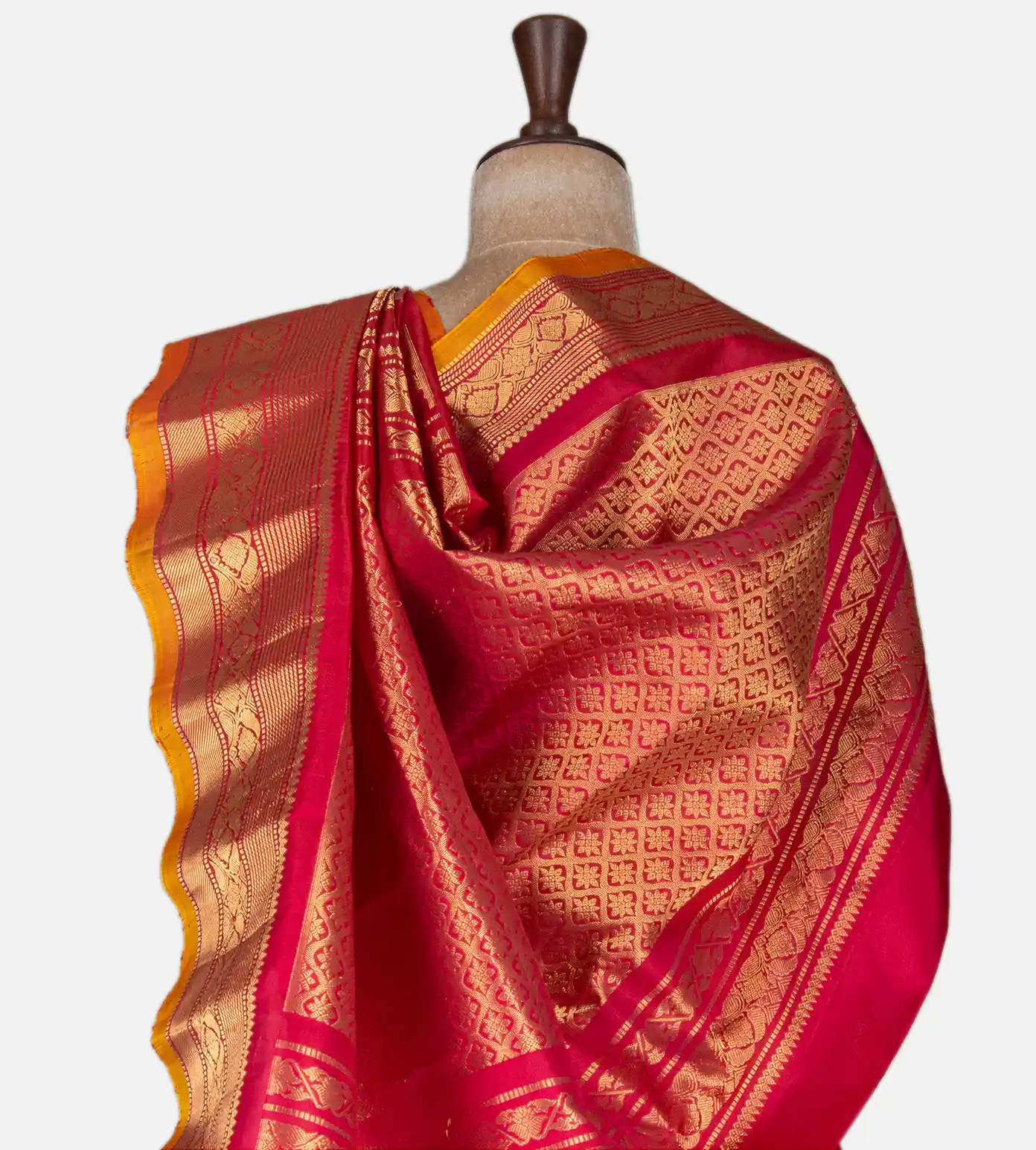creme-gadwal-silk-saree-d05103999-c