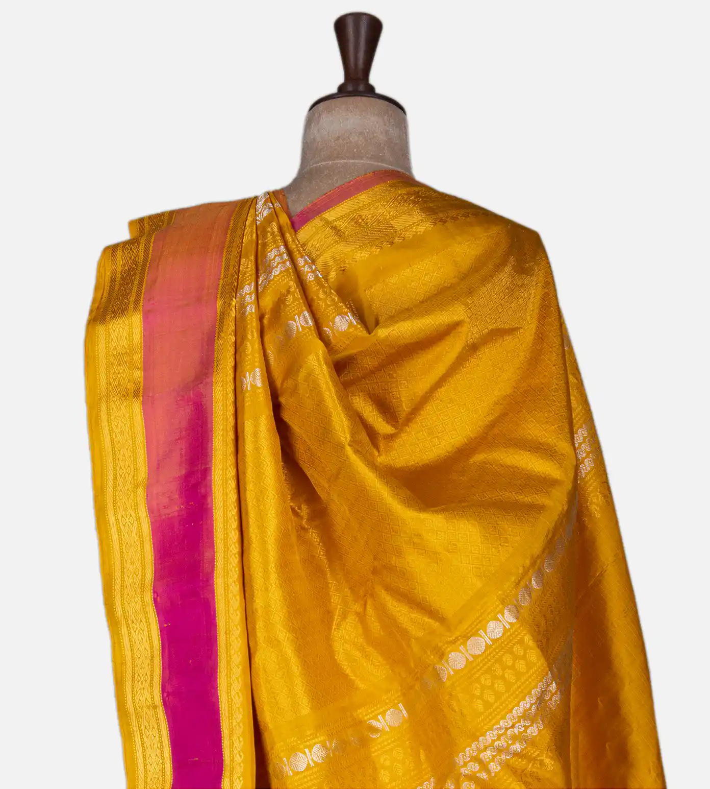 creme-gadwal-silk-saree-d04102054-c