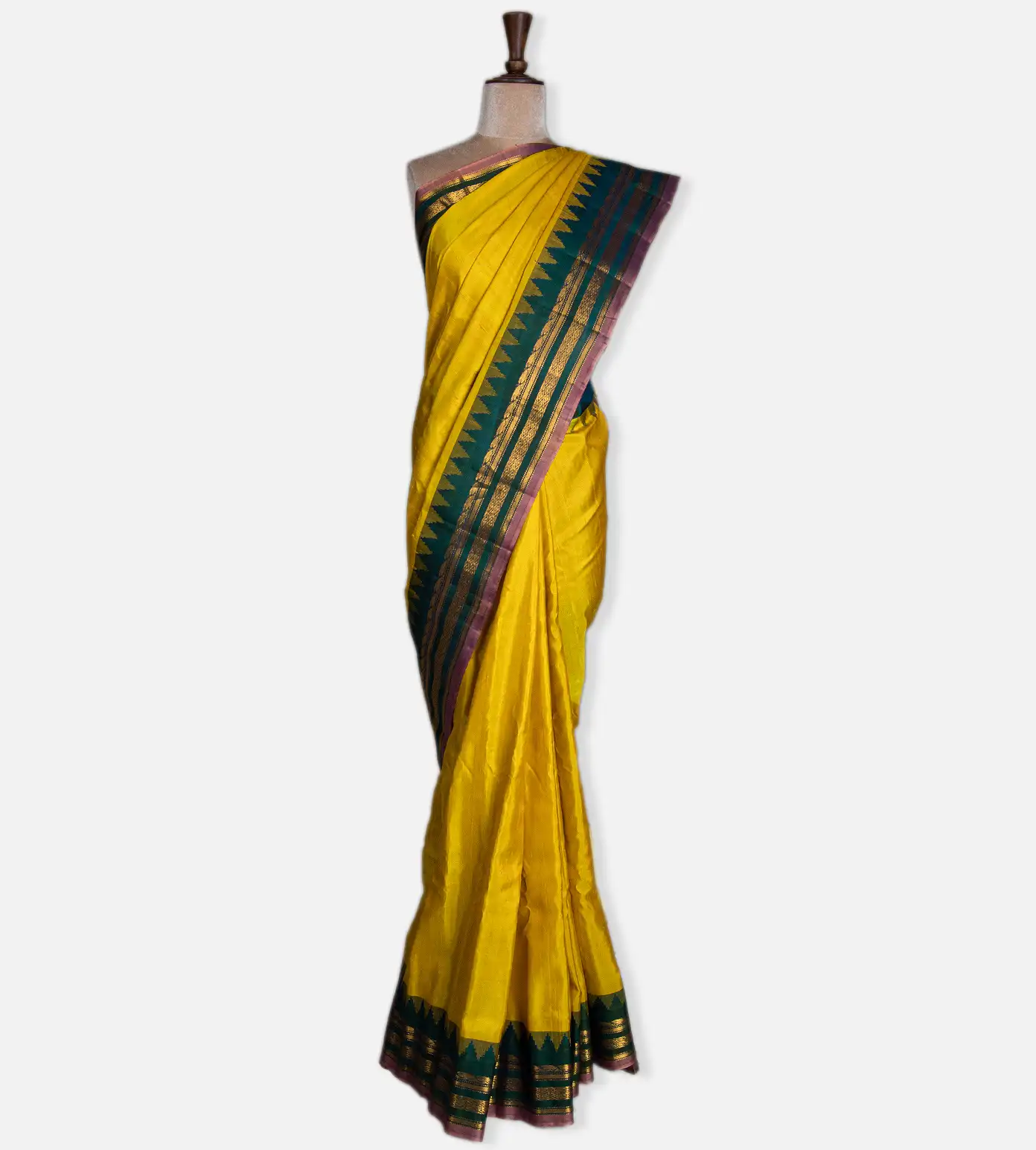 yellow-gadwal-silk-saree-d04102048-b