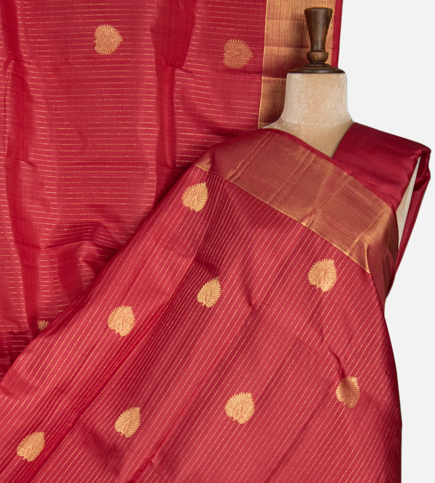 maroon-kanchipuram-silk-saree-d04100106-a