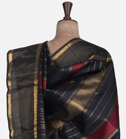 maroon-and-black-kanchipuram-silk-saree-d04101374-c