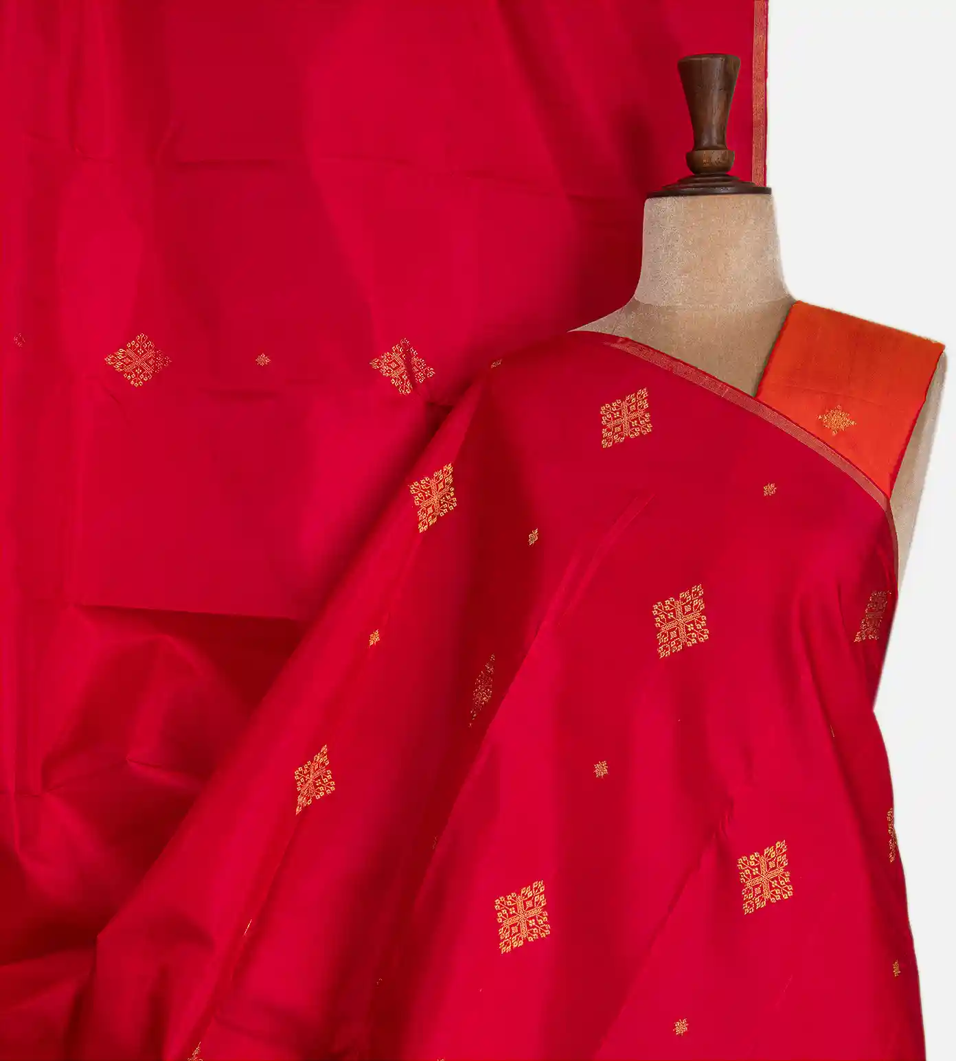 red-kanchipuram-silk-saree-d05106463-a