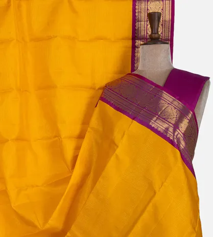 yellow-kanchipuram-silk-saree-d0398734-a