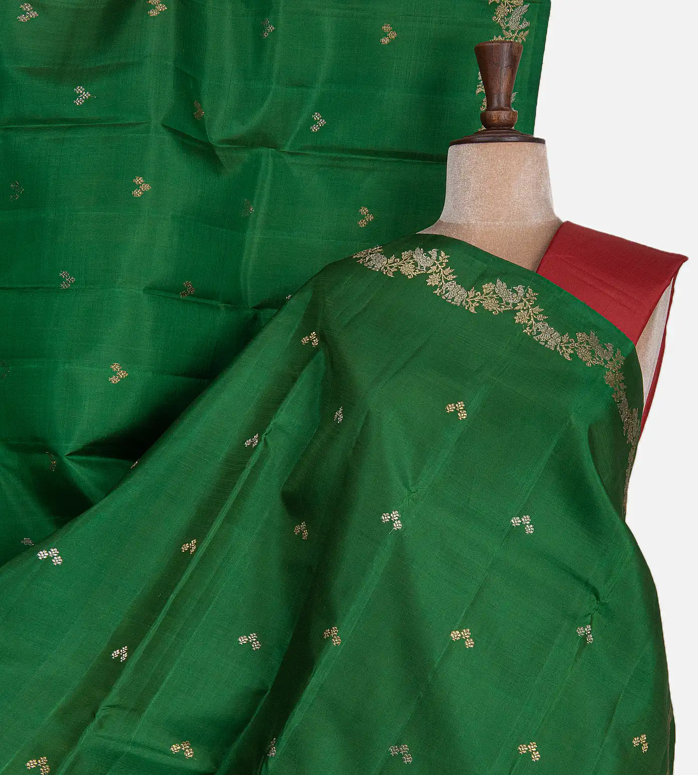 green-kanchipuram-silk-saree-d05106618-a