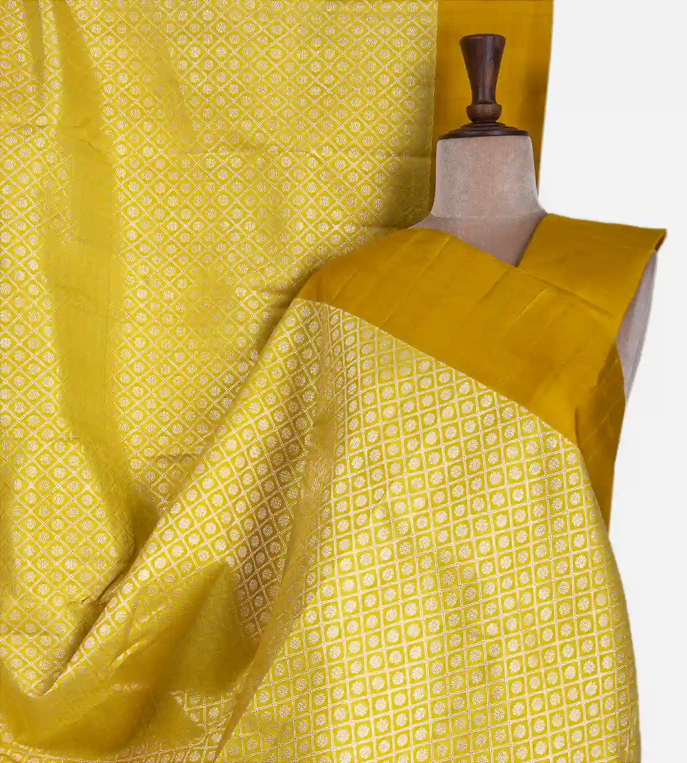 yellow-kanchipuram-silk-saree-d05106282-a