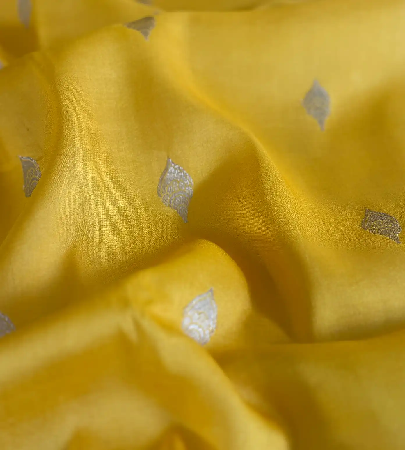 yellow-kattan-silk-saree-d05106810-d