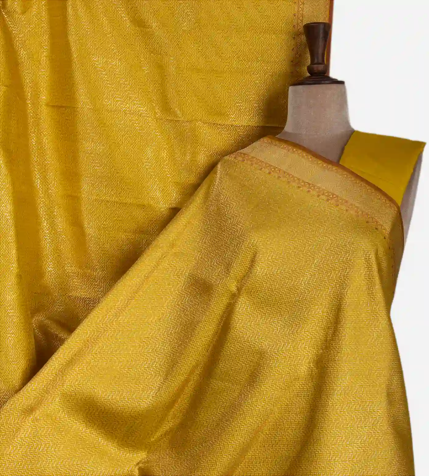 yellow-kanchipuram-silk-saree-d05106615-a