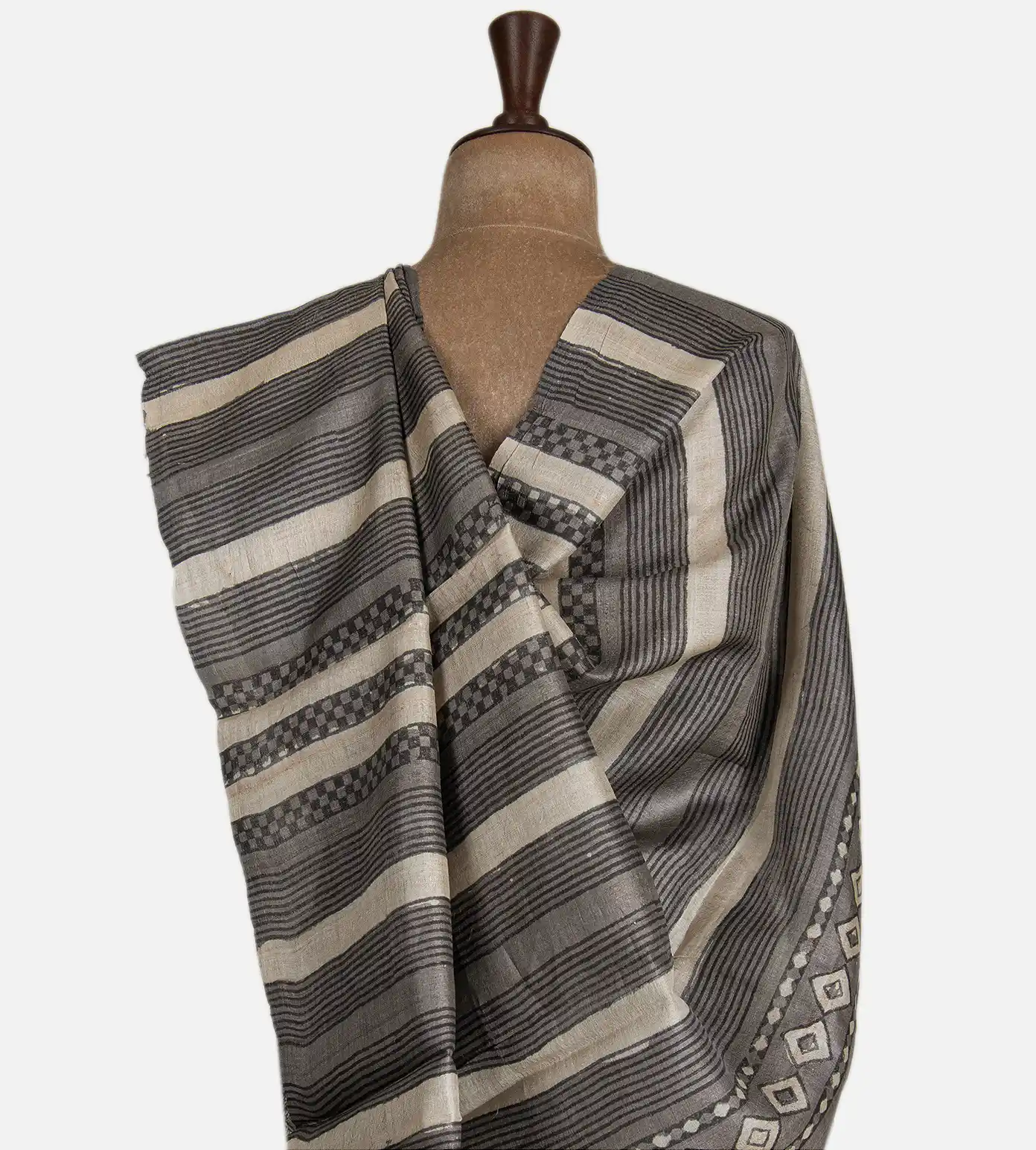 light-grey-tussar-saree-c0558489-c
