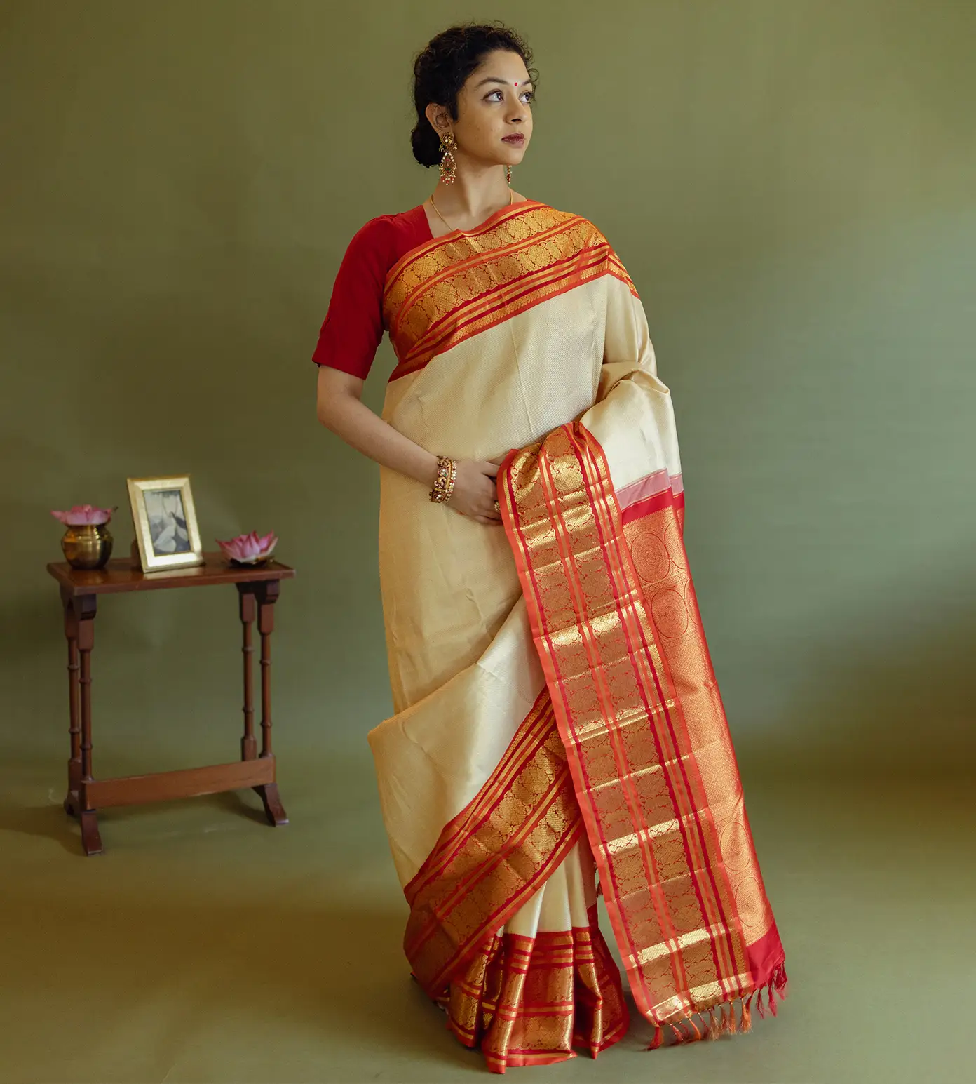 off-white-kanchipuram-silk-saree-d0398685-b