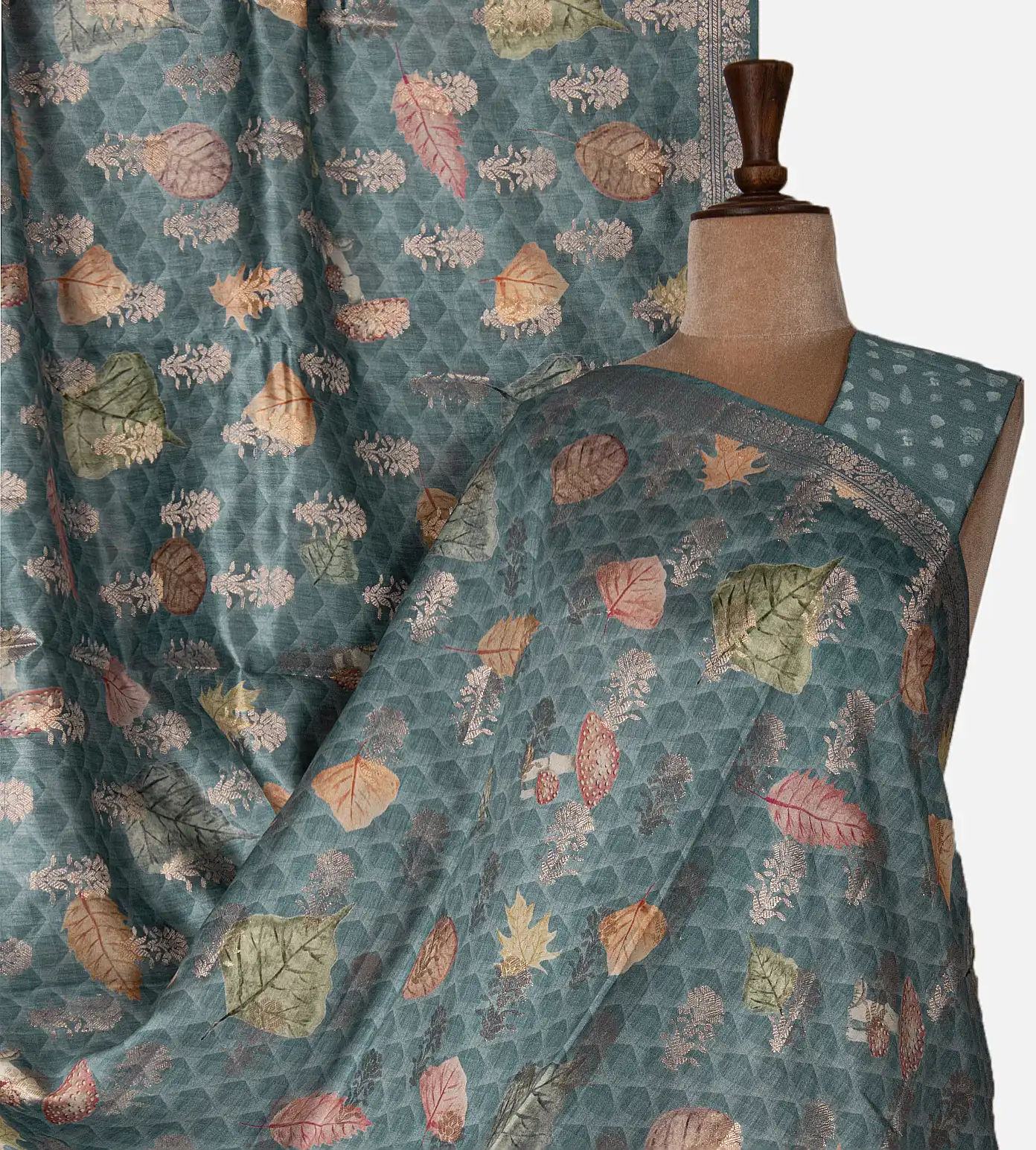 blue-chaniya-silk-saree-d0189234-a