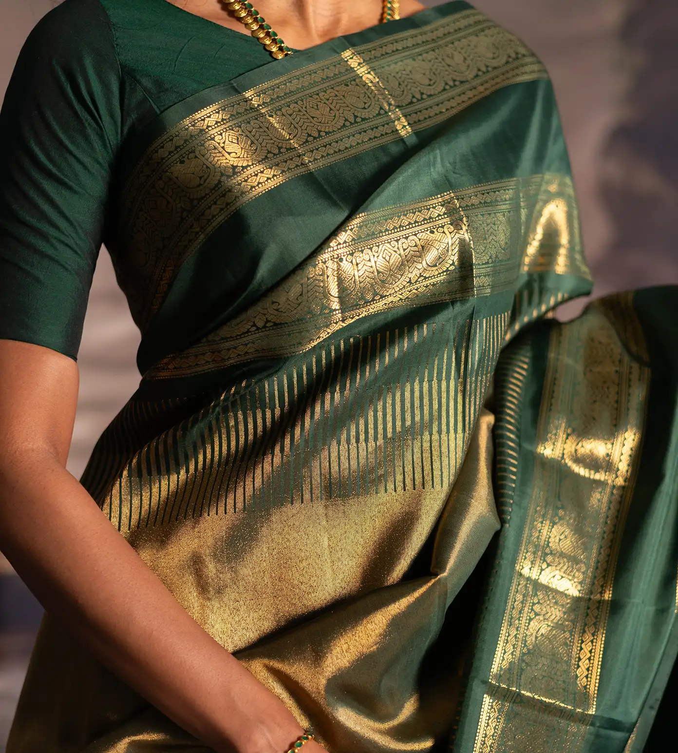 green-kanchipuram-silk-saree-d06110046-c