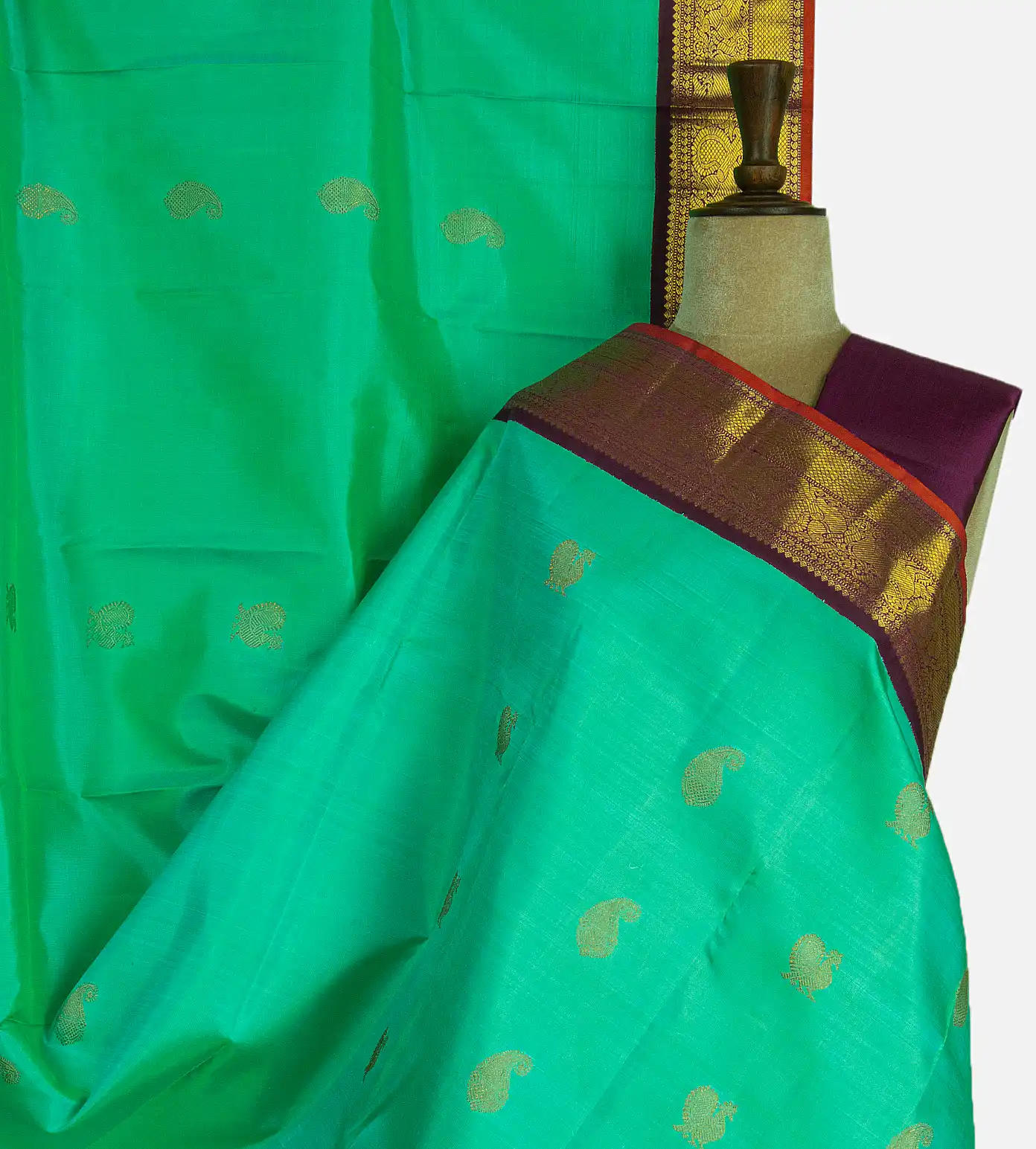 green-kanchipuram-silk-saree-d04101362-a