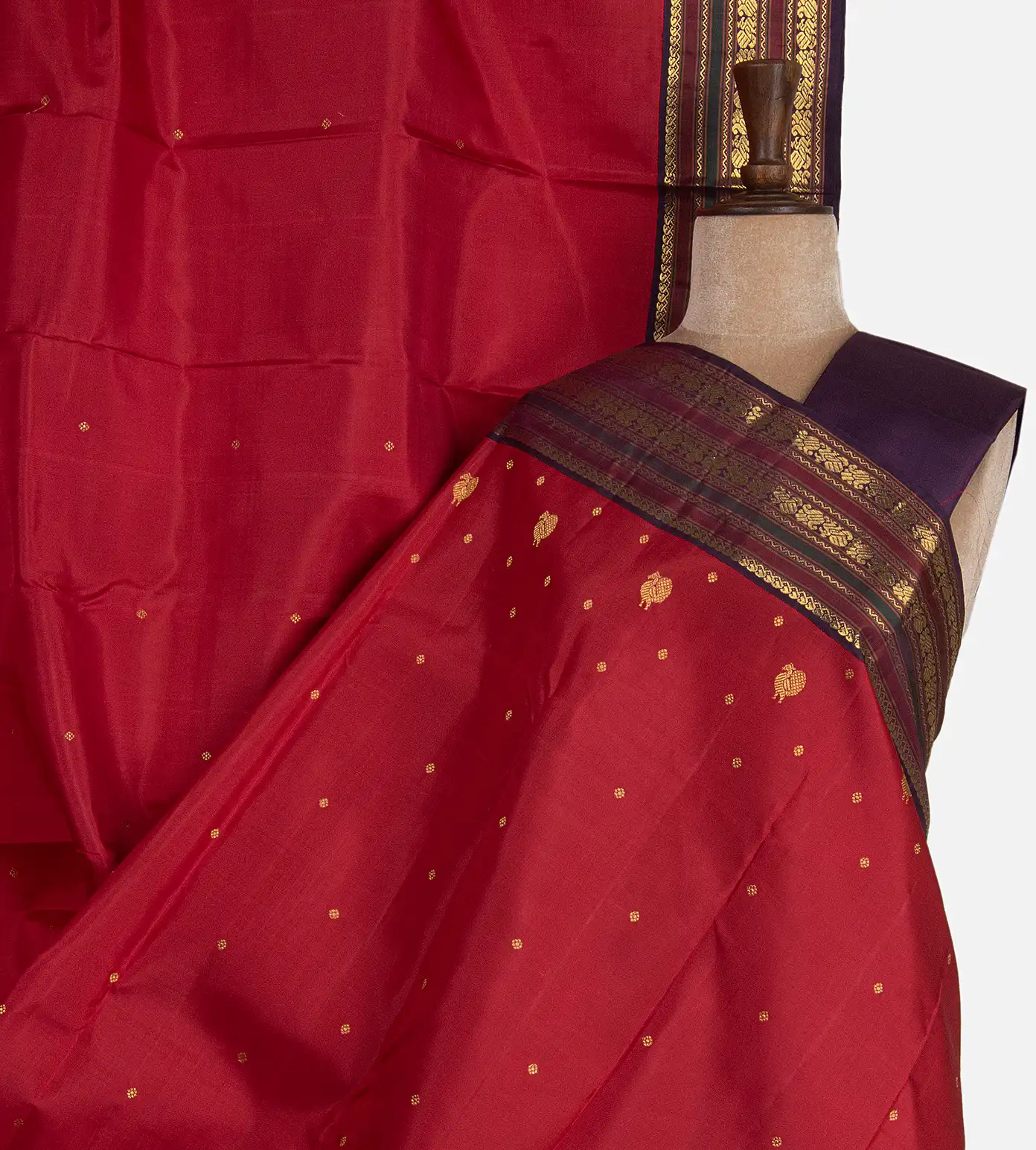 red-kanchipuram-silk-saree-d05107447-a