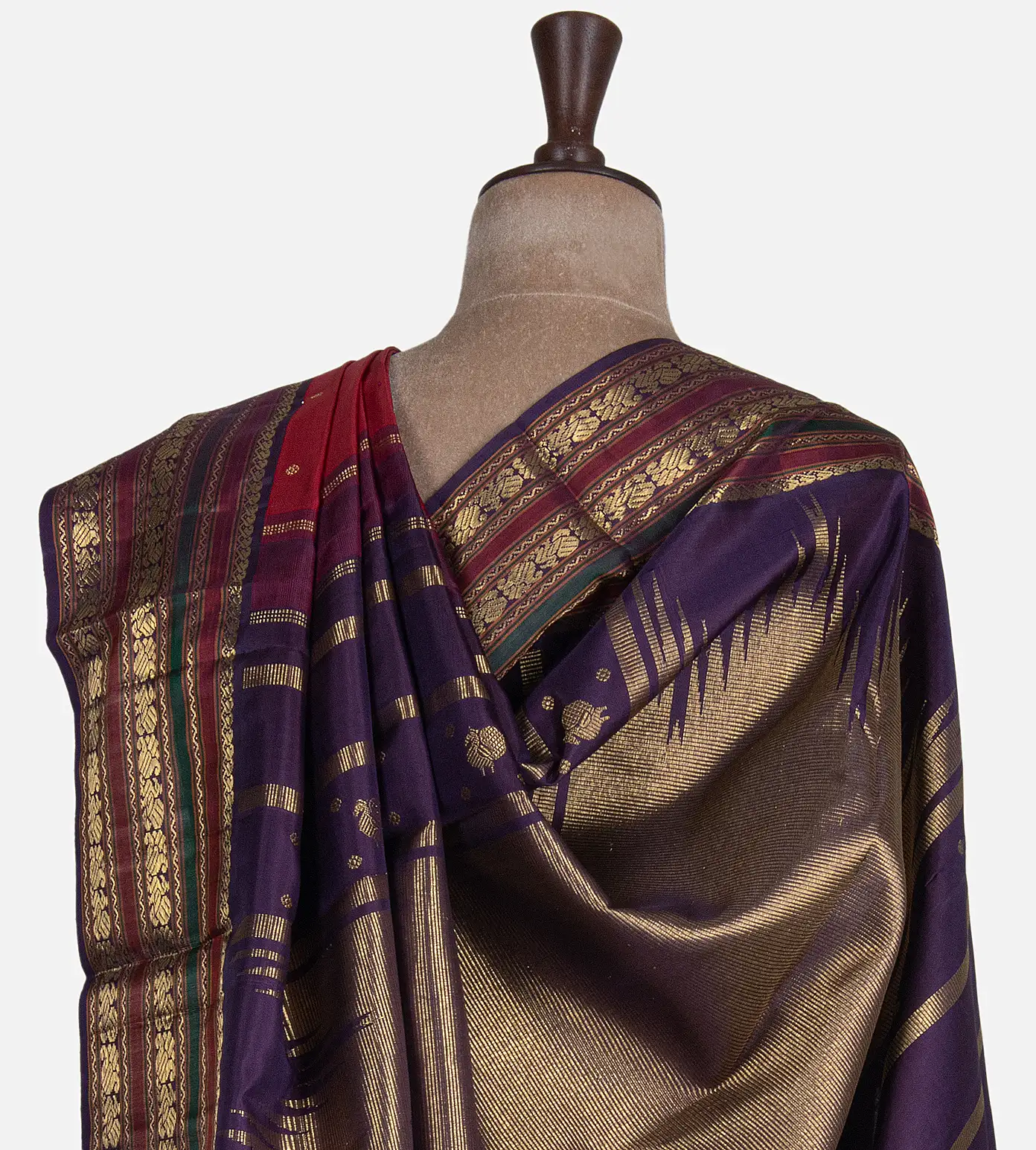 red-kanchipuram-silk-saree-d05107447-c