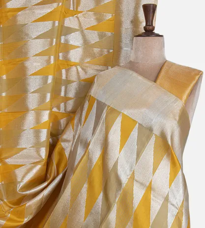 yellow-kanchipuram-silk-saree-d0397989-a