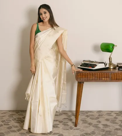 creme-kanchipuram-silk-saree-d06110250-b