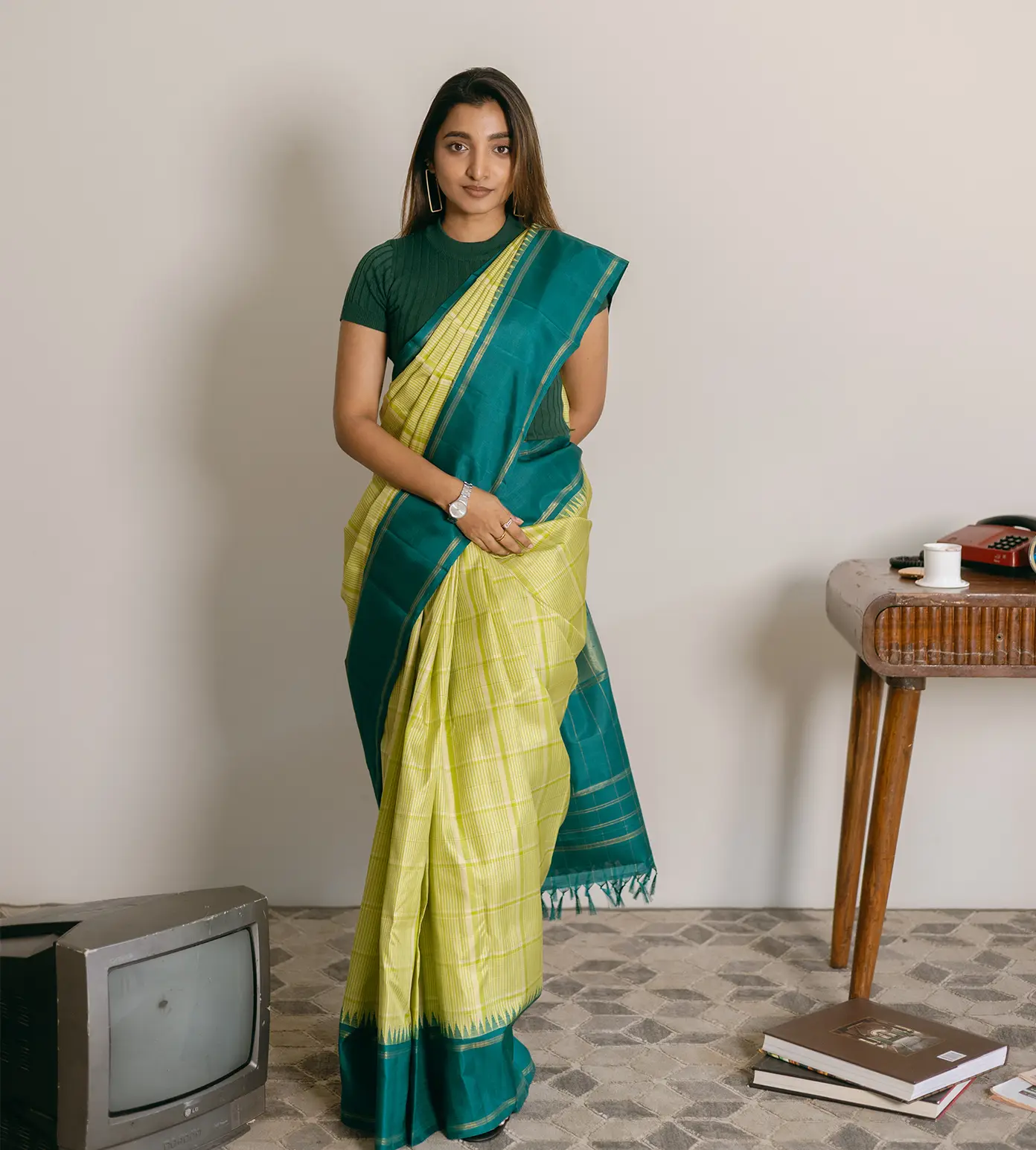 green-kanchipuram-silk-saree-d06110474-b