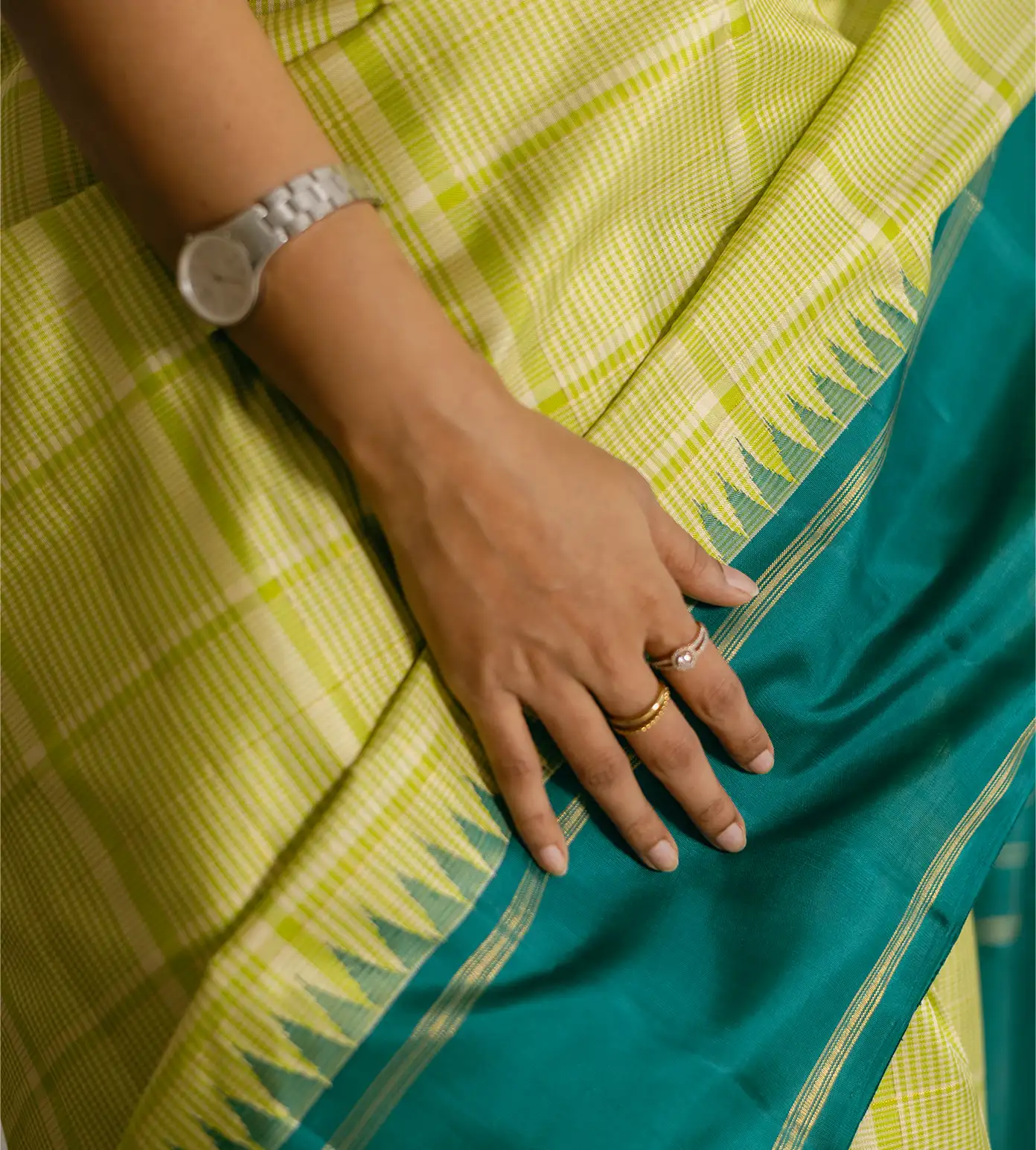 green-kanchipuram-silk-saree-d06110474-c