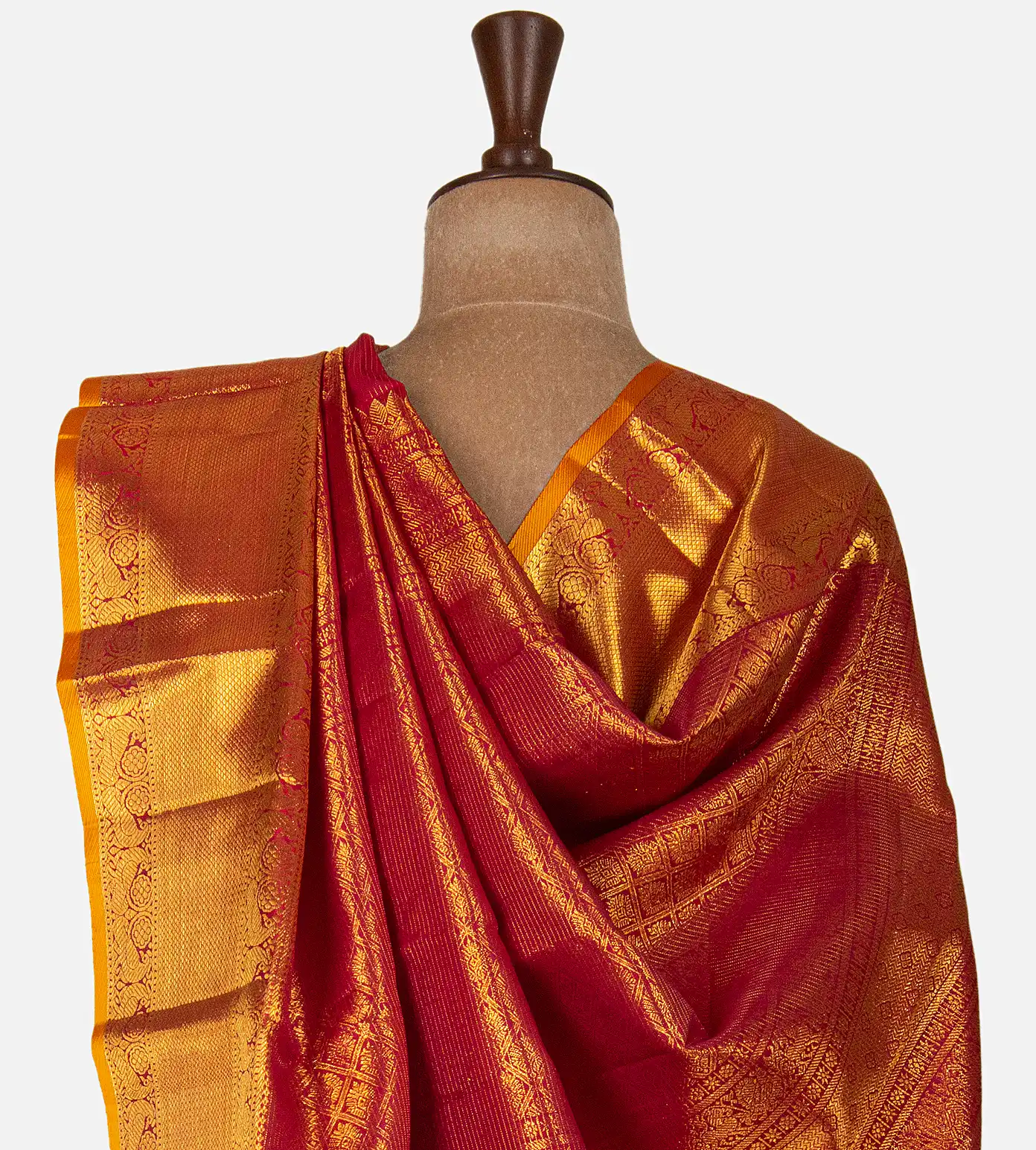 red-kanchipuram-silk-saree-d07113628-c