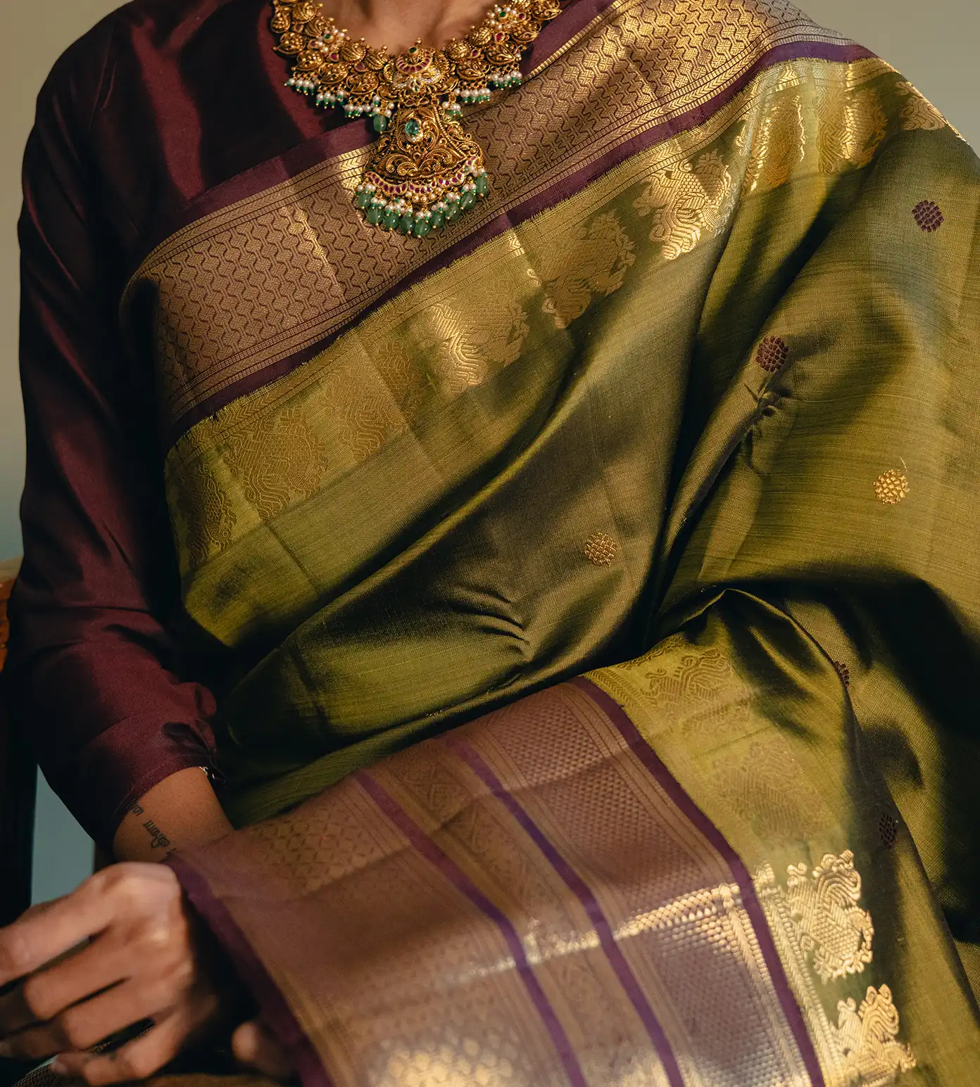 green-kanchipuram-silk-saree-d07115572-c