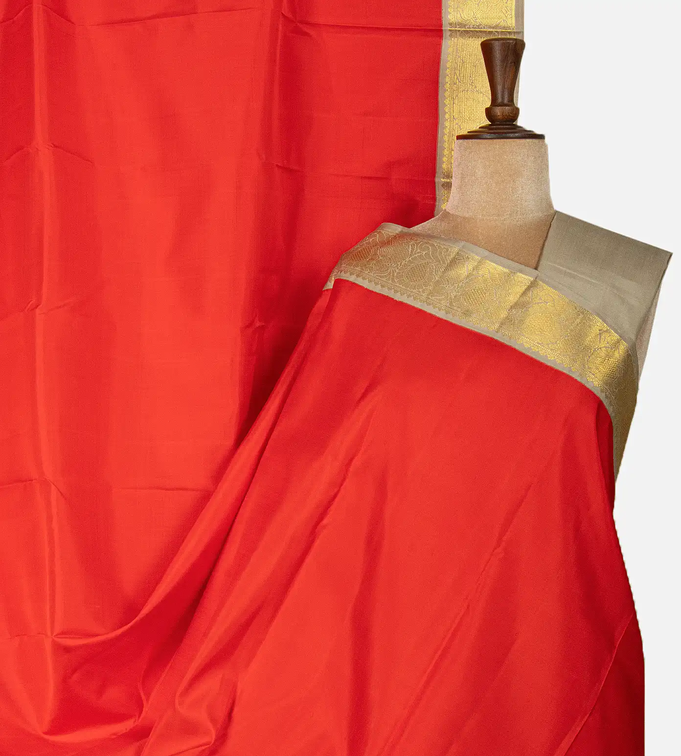 red-kanchipuram-silk-saree-d08116548-a