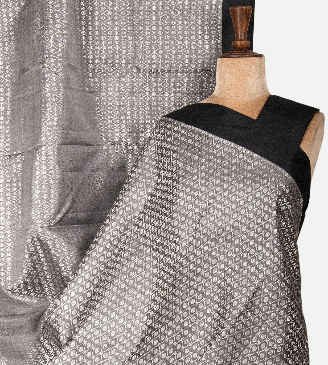 grey-kanchipuram-silk-saree-d05106280-a