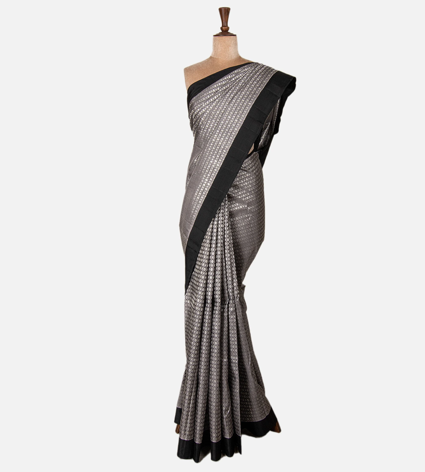 grey-kanchipuram-silk-saree-d05106280-b