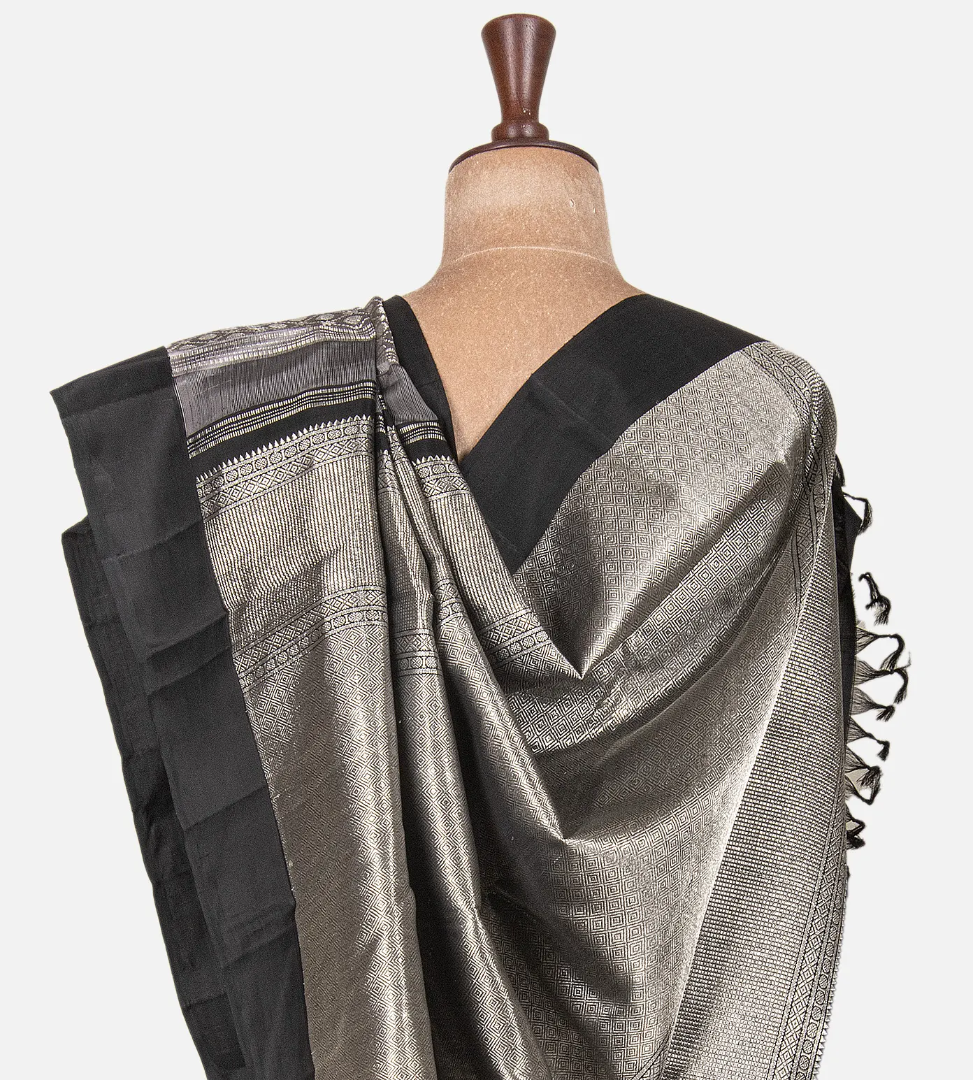 grey-kanchipuram-silk-saree-d05106280-c
