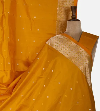 tangerine-yellow-gadwal-silk-saree-d08118785-a