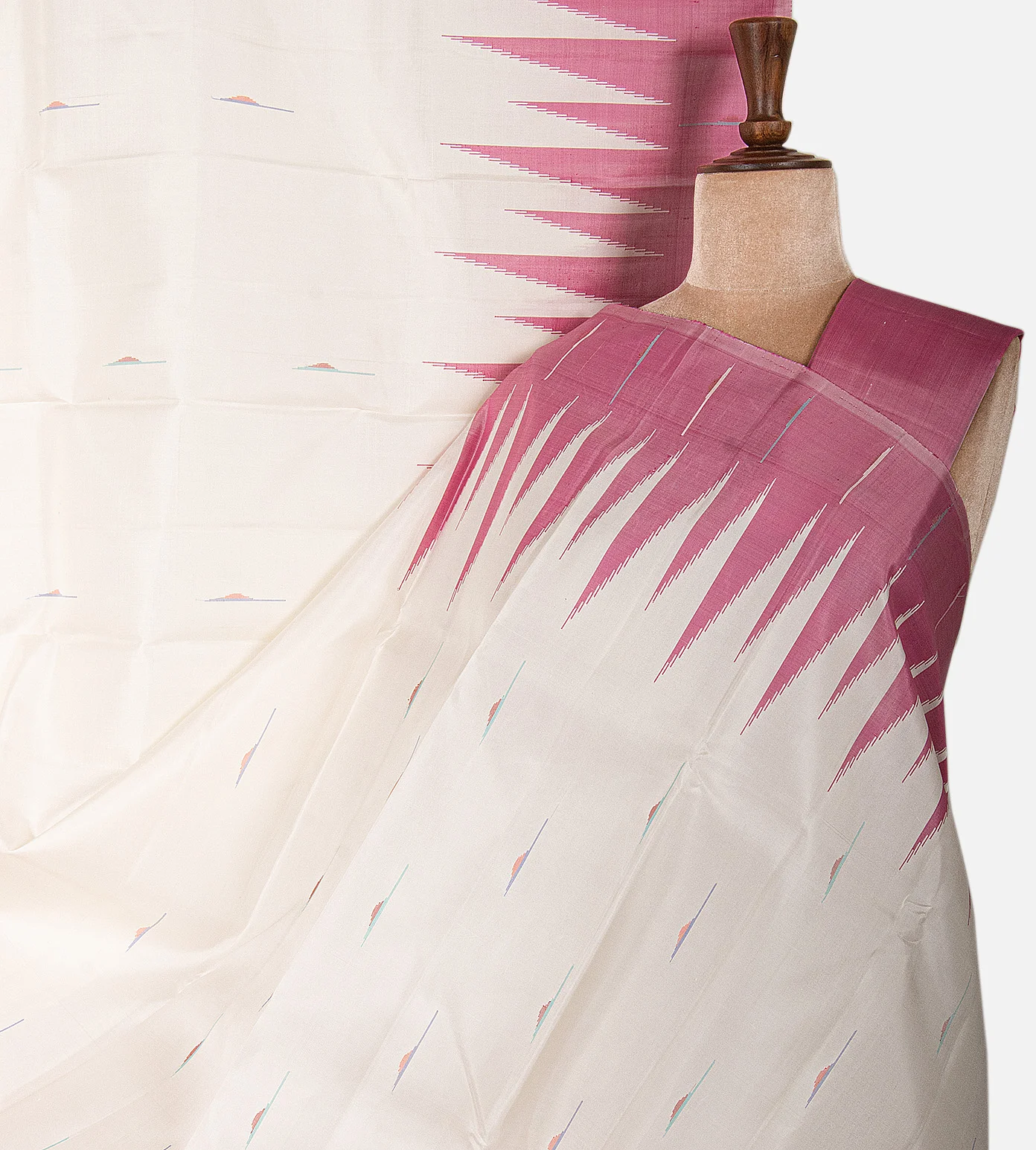 off-white-kanchipuram-silk-saree-d09121278-a