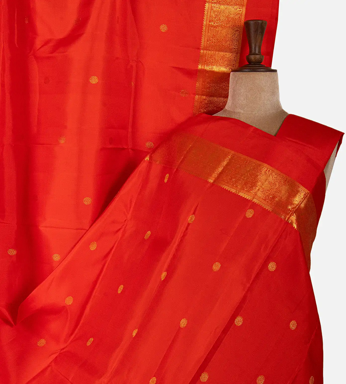 red-kanchipuram-silk-saree-d09122071-a