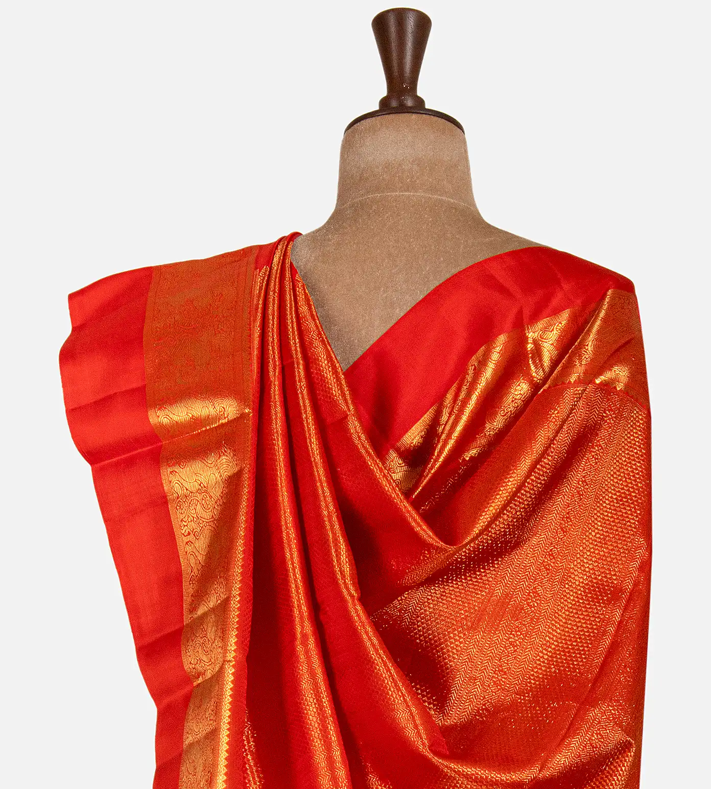 red-kanchipuram-silk-saree-d09122071-c