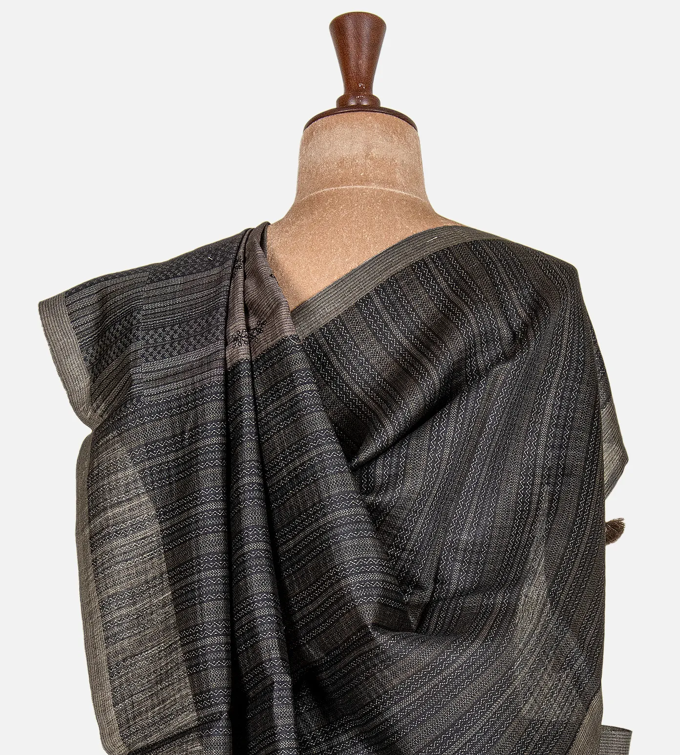 grey-tussar-saree-d09124062-c