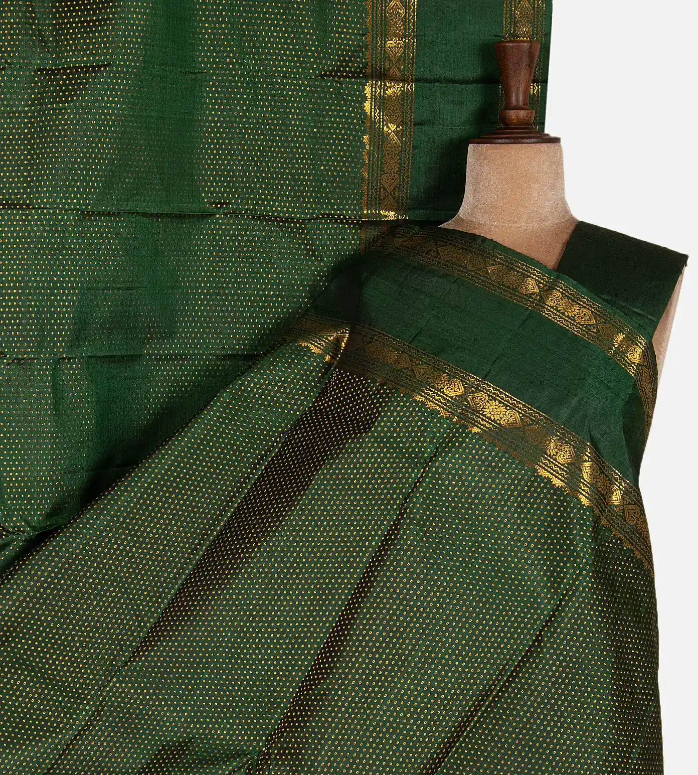 green-kanchipuram-silk-saree-d09123590-a