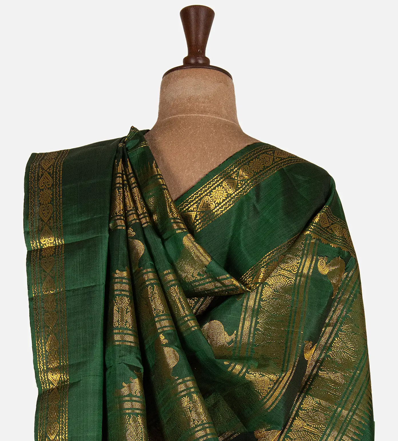 green-kanchipuram-silk-saree-d09123590-c