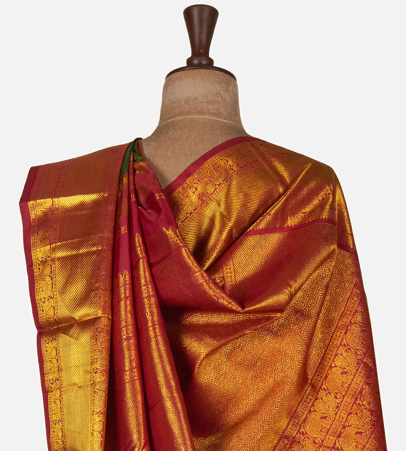 green-kanchipuram-silk-saree-d09123466-c