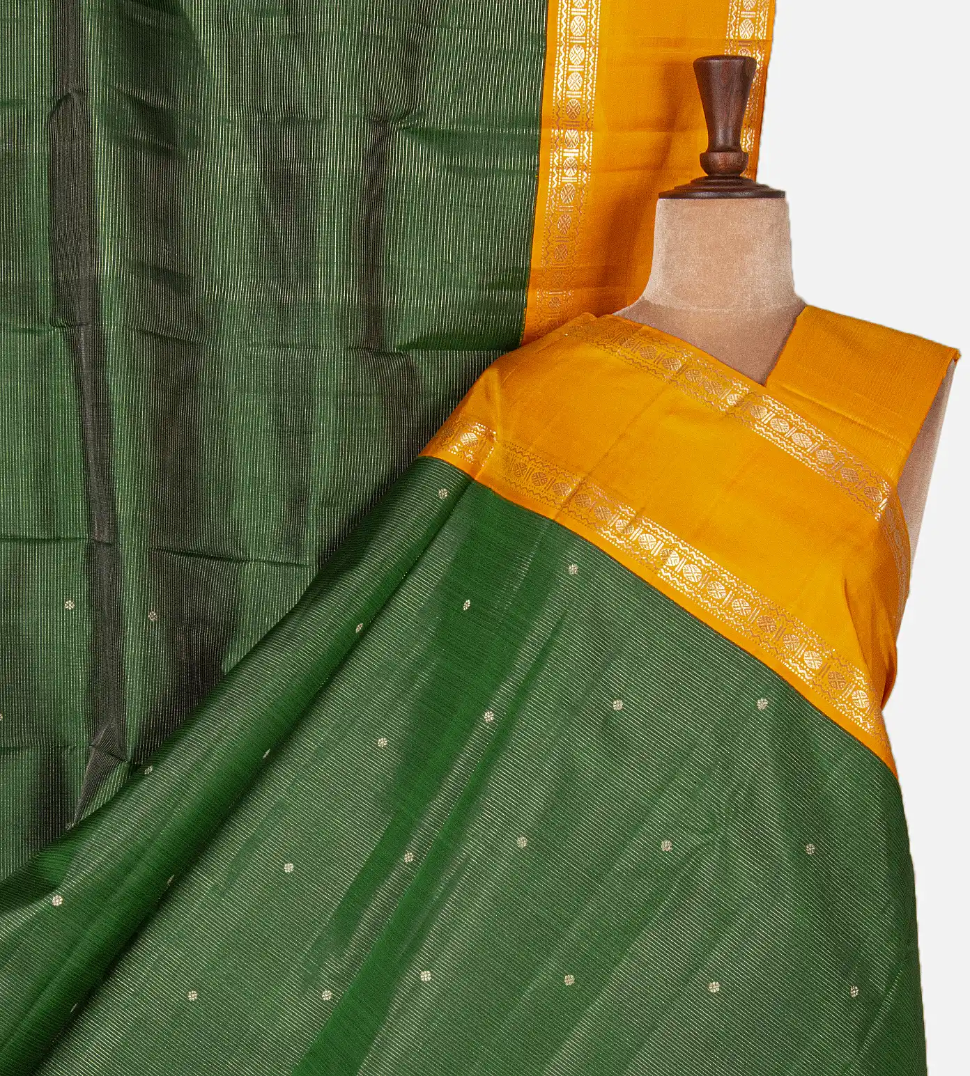 green-kanchipuram-silk-saree-d09124834-a