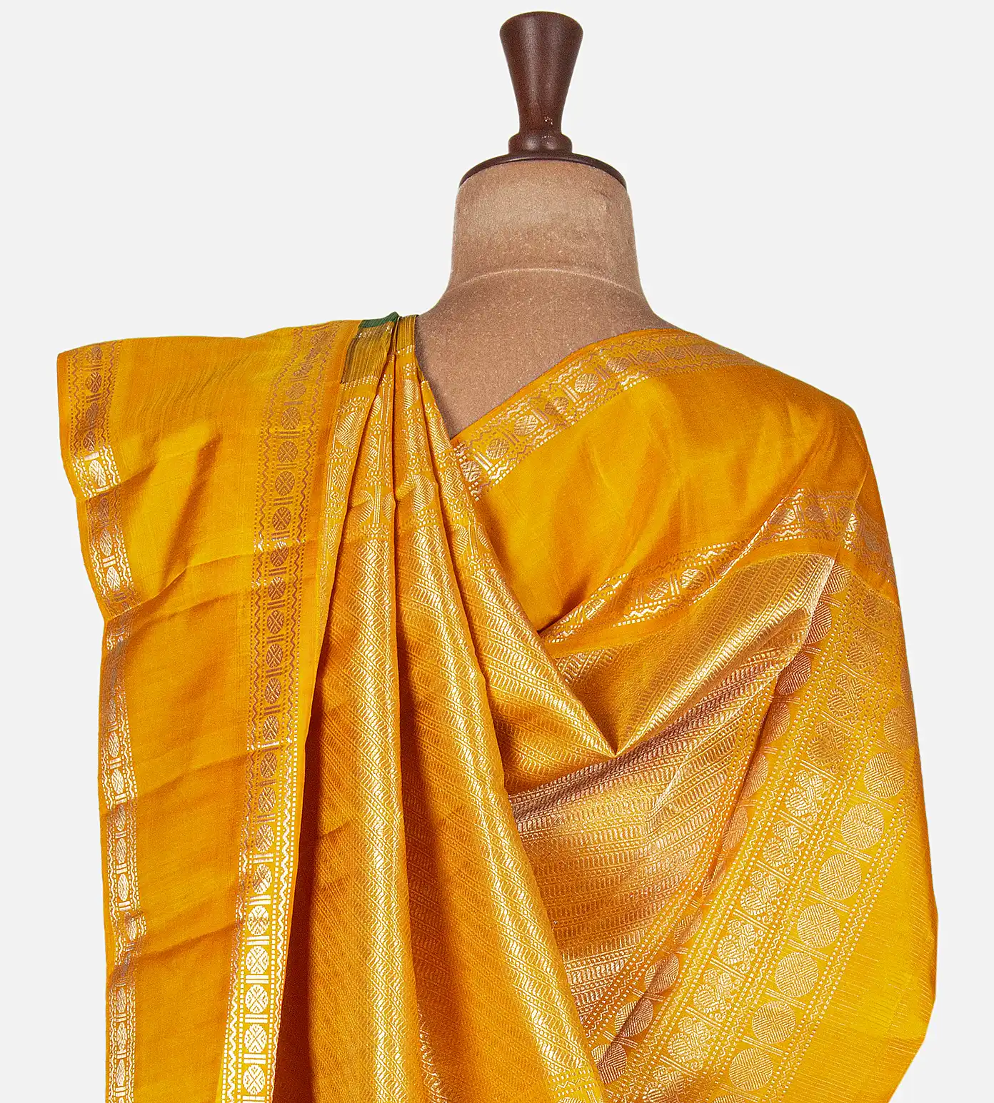 green-kanchipuram-silk-saree-d09124834-c
