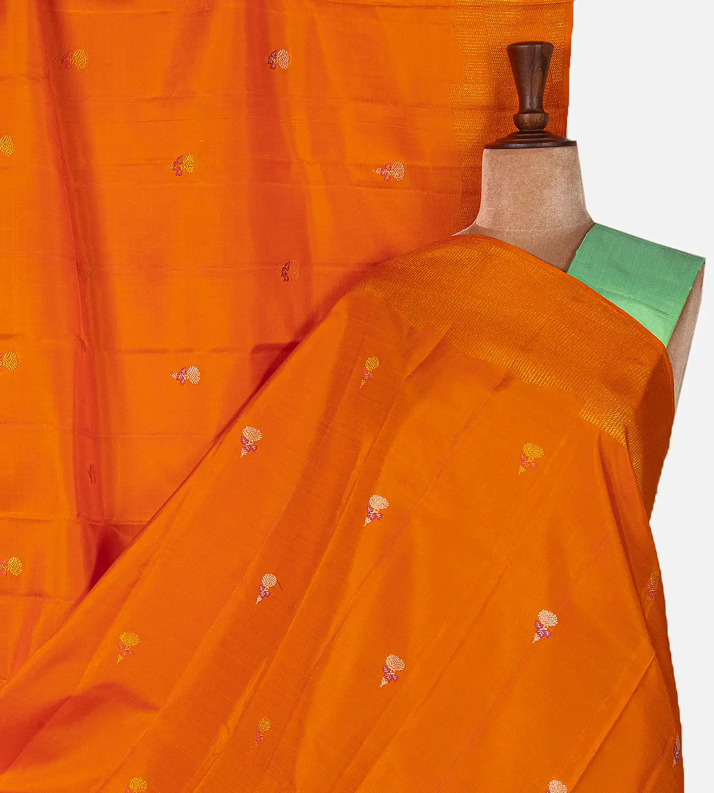 orange-kanchipuram-silk-saree-d09123340-a