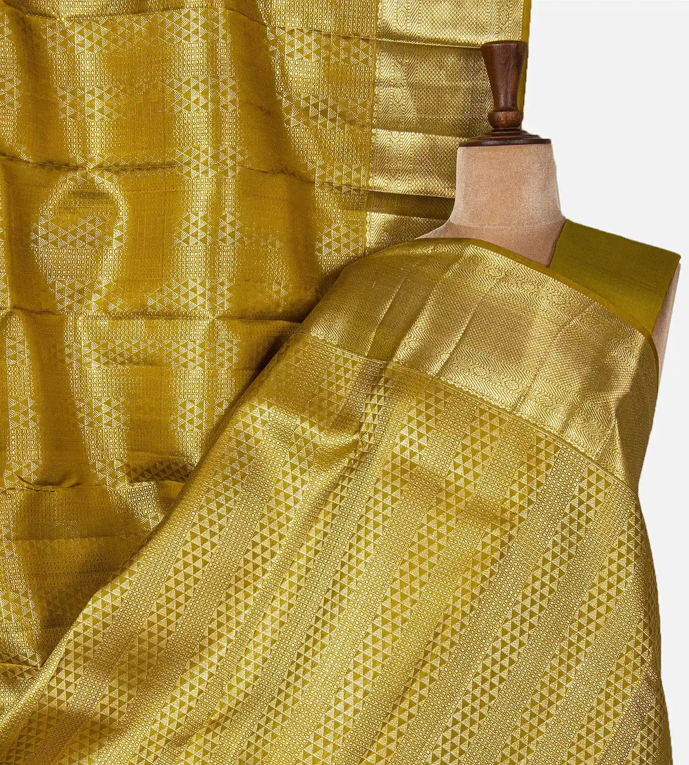 gold-colour-kanchipuram-silk-saree-d08119855-a
