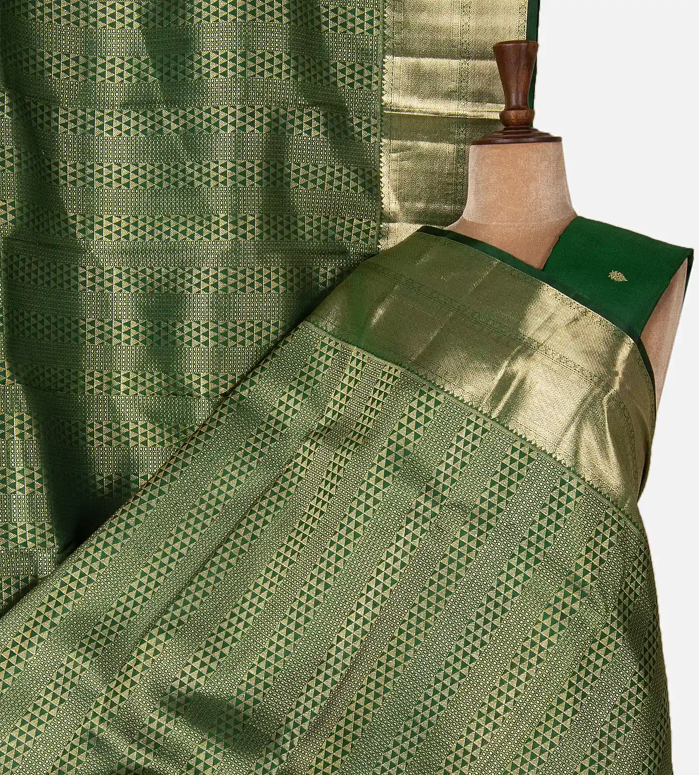 green-kanchipuram-silk-saree-d08119253-a