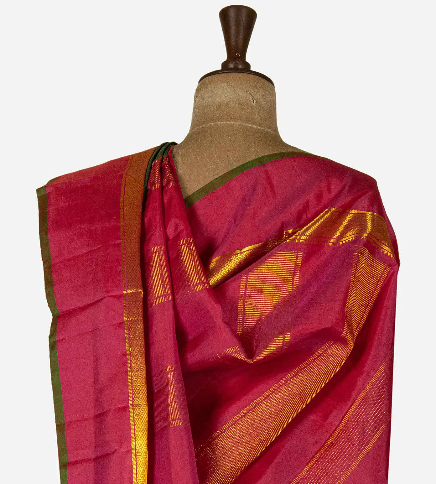 green-kanchipuram-silk-saree-d10131946-c