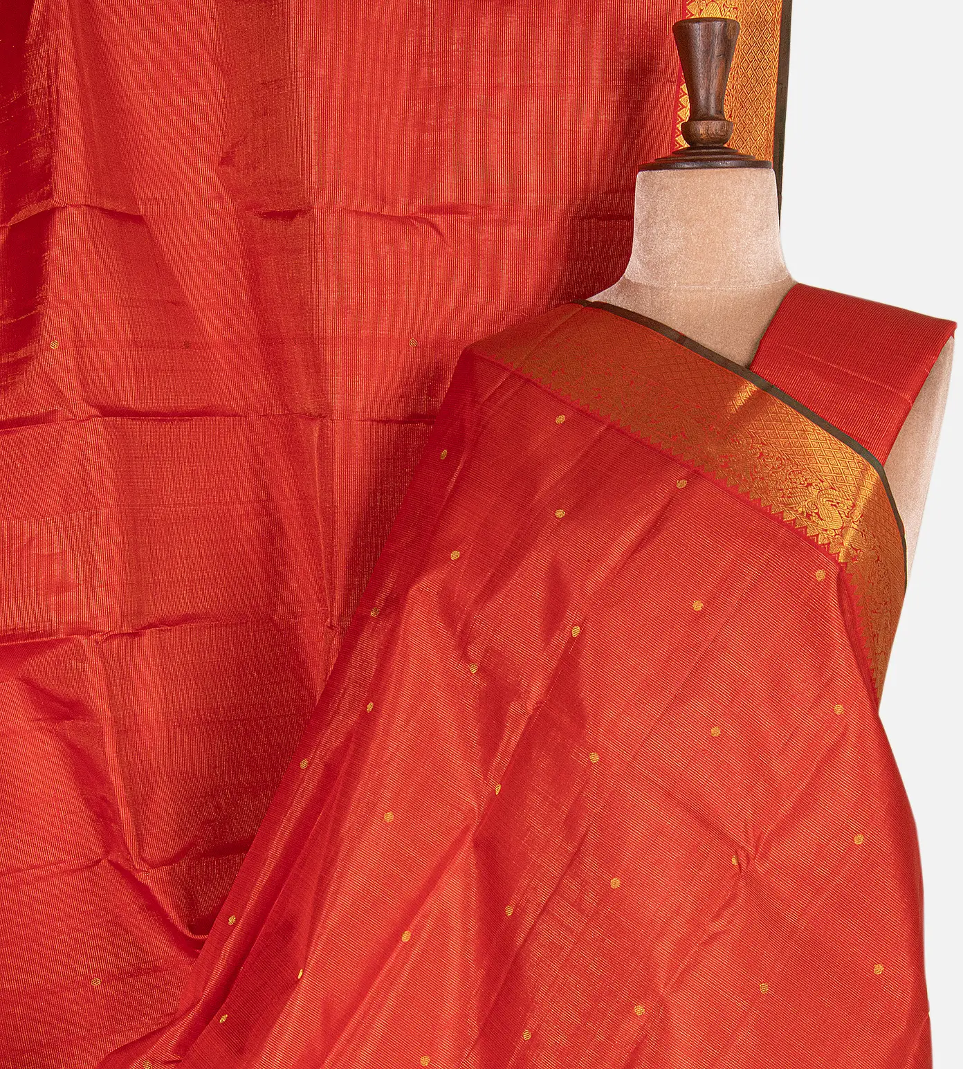 red-kanchipuram-silk-saree-d09123562-a