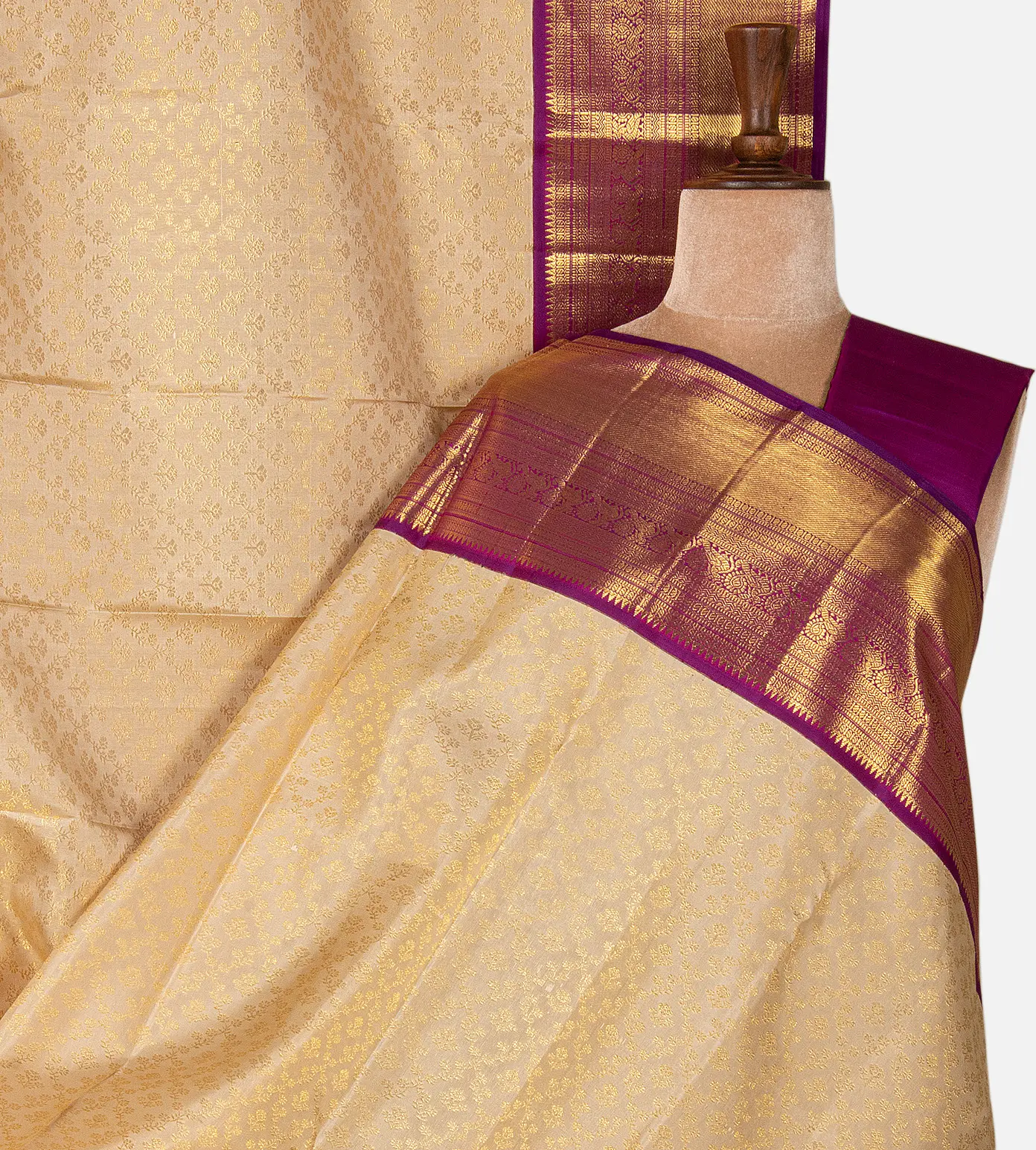 light-beige-kanchipuram-silk-saree-d10130869-a