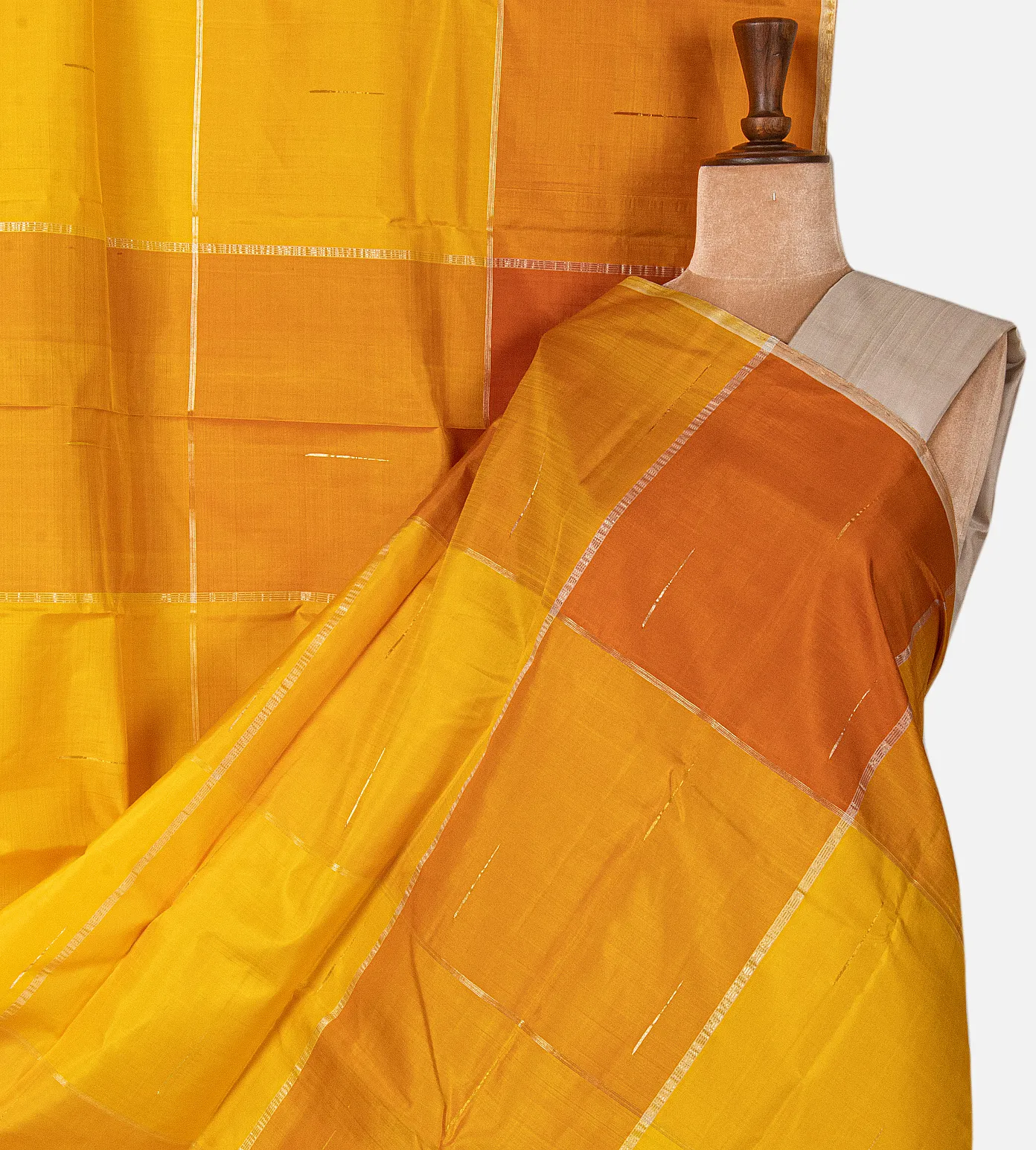 yellow-kanchipuram-silk-saree-d10131657-a