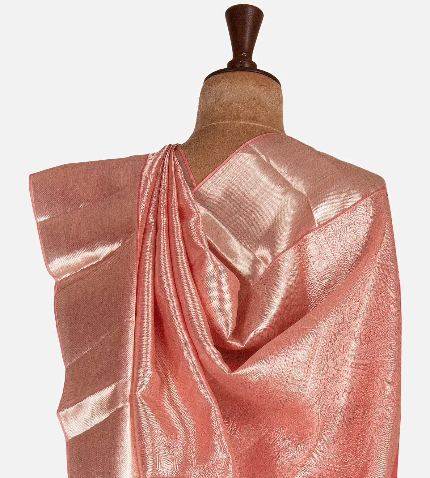 salmon-pink-kanchipuram-silk-saree-d09128931-c