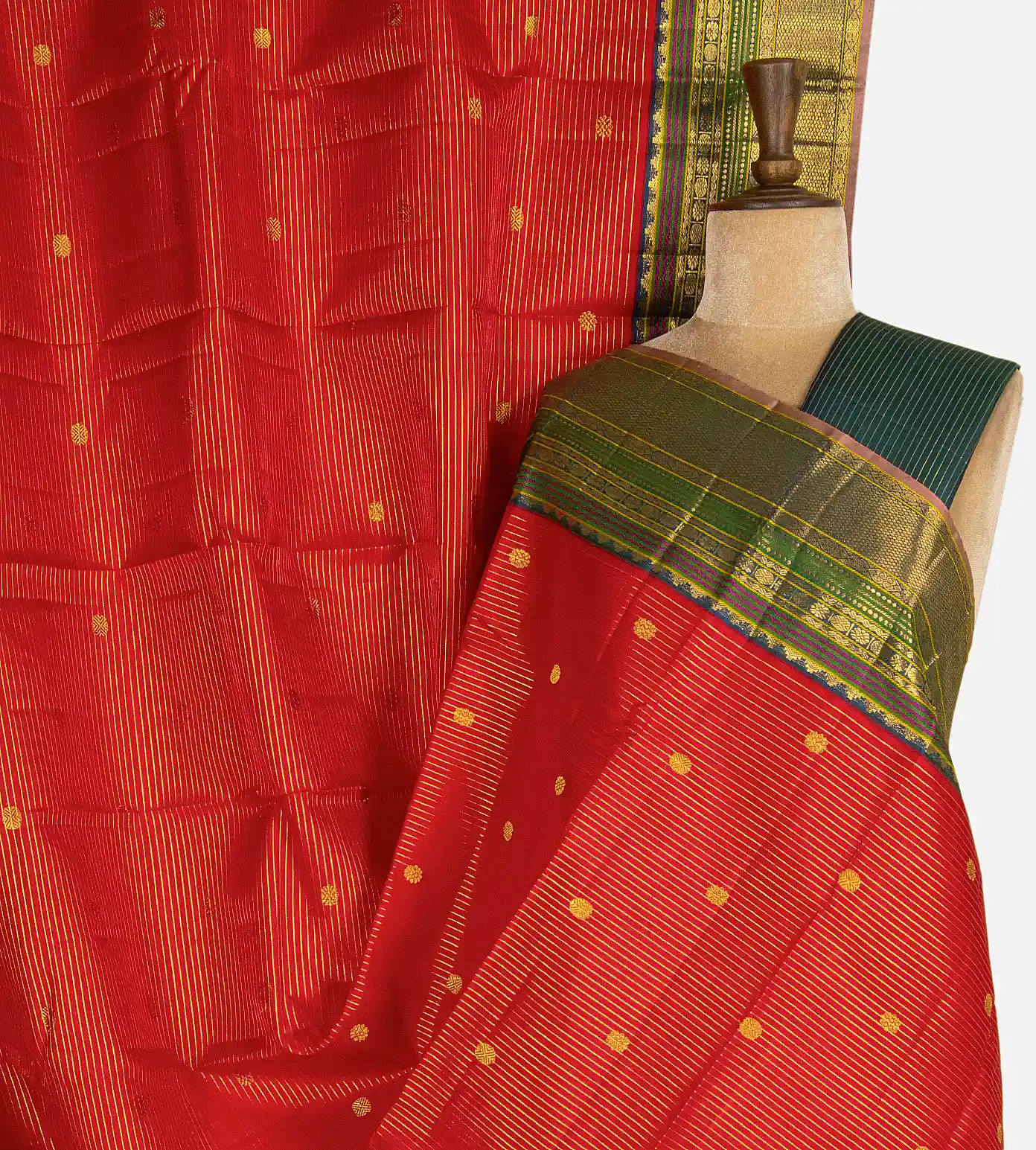 red-kanchipuram-silk-saree-d05107489-a