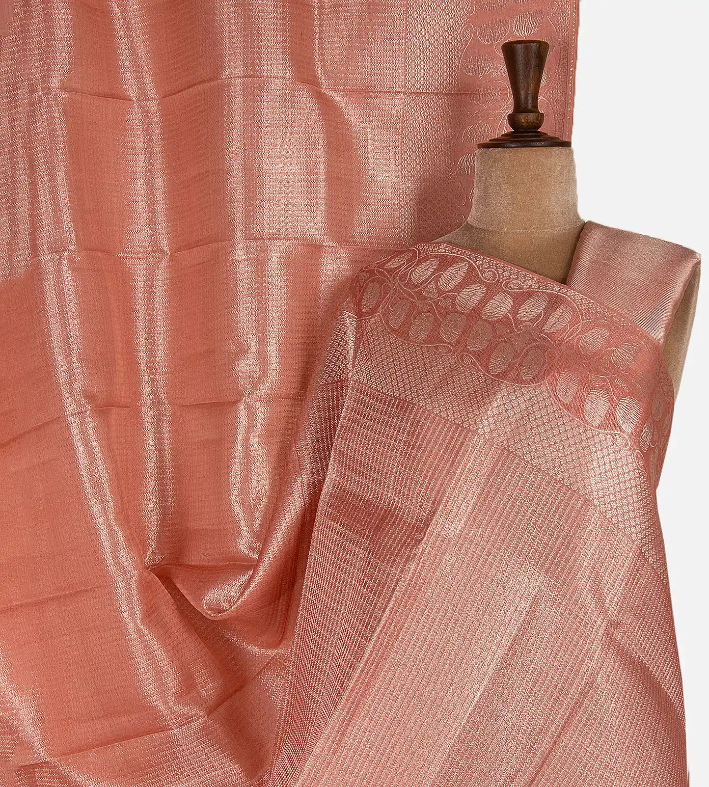 salmon-pink-kanchipuram-silk-saree-d09128944-a