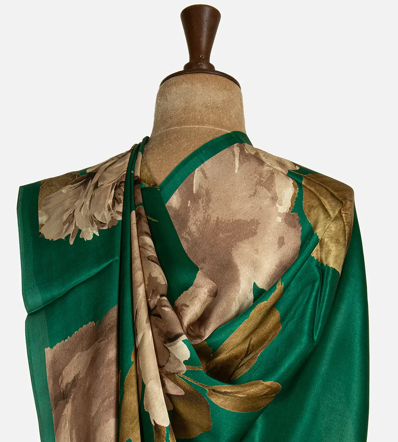 green-satin-crepe-saree-d11134973-c