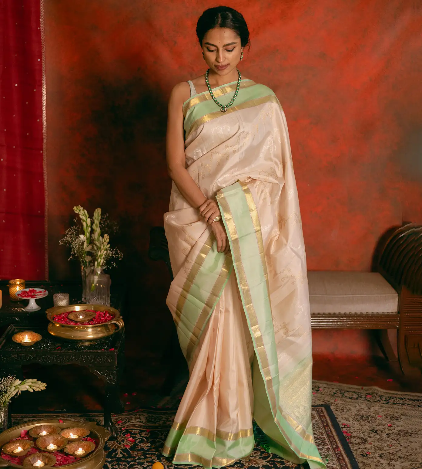 creme-kanchipuram-silk-saree-d09122157-b